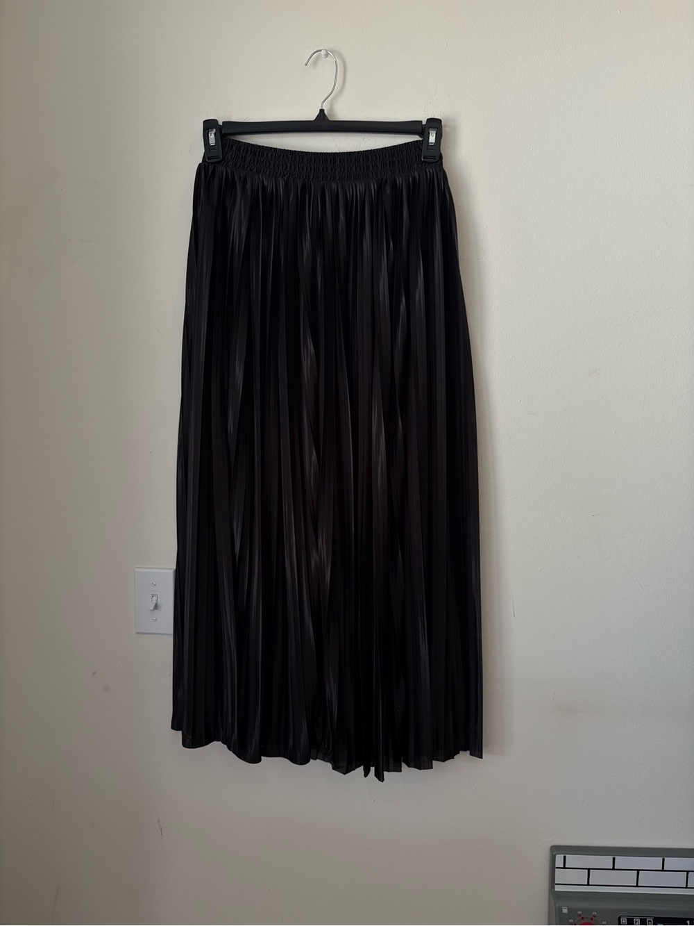 American Apparel Black Pleated Skirt
